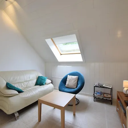 Lakeview In Apartment *